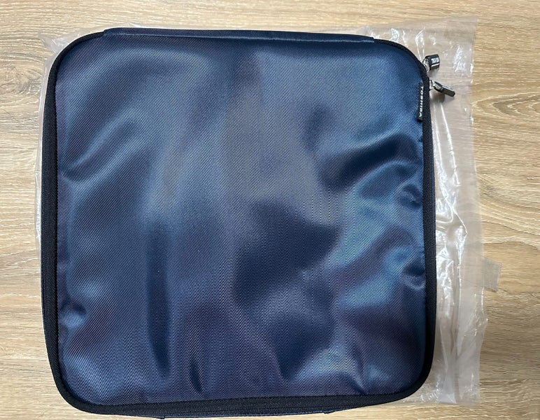 Toshiba Slipcase 10.1'' Indigo Blue, Laptop Case Carousel 2