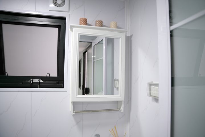 Lounge & Bathroom62931724308226114