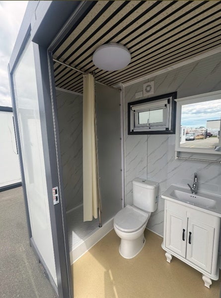 Toilet & Shower - South Island Carousel 2