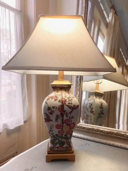 *Truly gorgeous lamp *Rare find* Pick up Mt Eden* See my listings - loads* Carousel 1