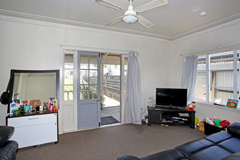 Image 3 of 12