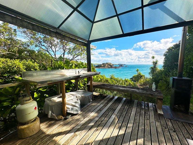 Rakino Island Beach Front Bach62854339062913113