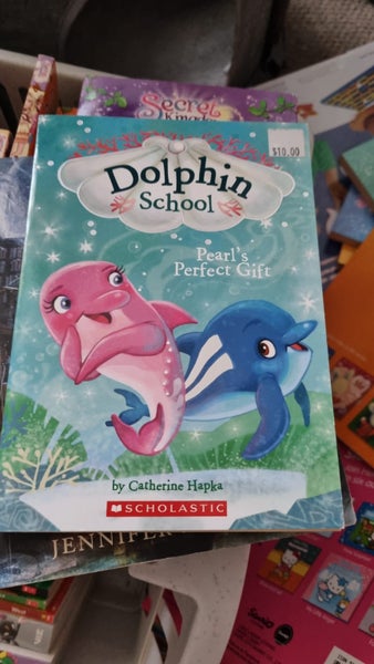 $1 Res Dolphin School - Pearl's Perfect Gift Carousel 1