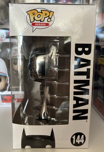 Batman - Classic Chrome Batman NYCC17 Pop! Vinyl Figure Carousel 2