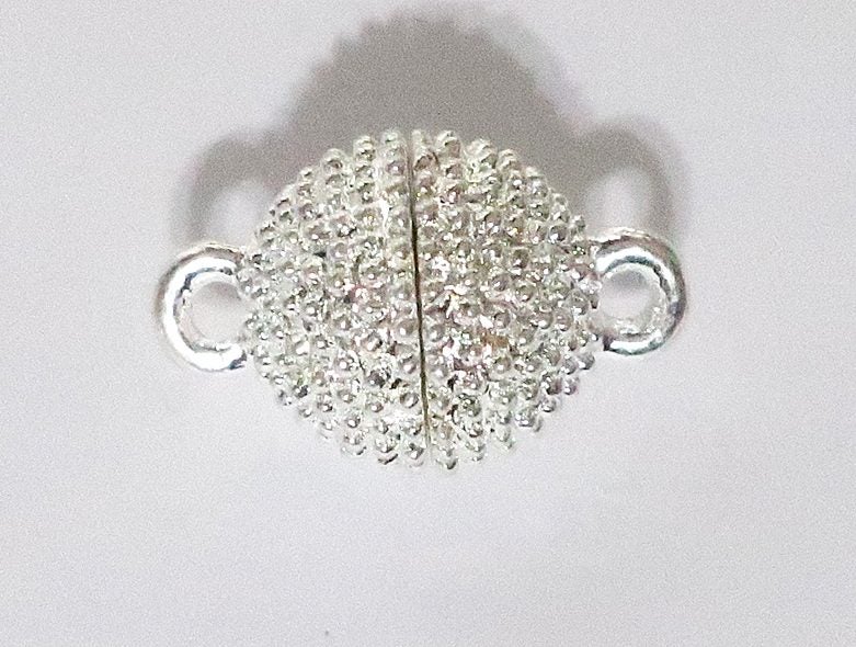 A TEXTURED SILVER MAGNETIC CLASP 16 x 10 mm Carousel 1