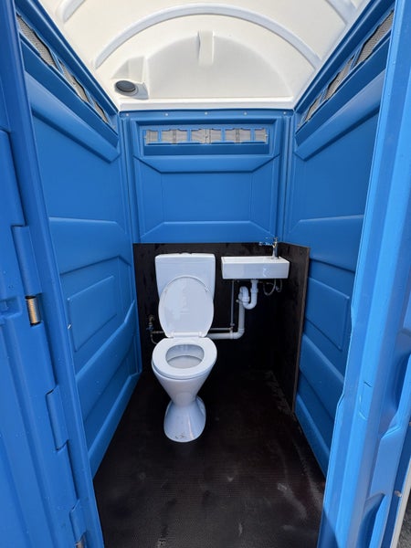 Portaloo - Plumbed in Carousel 1