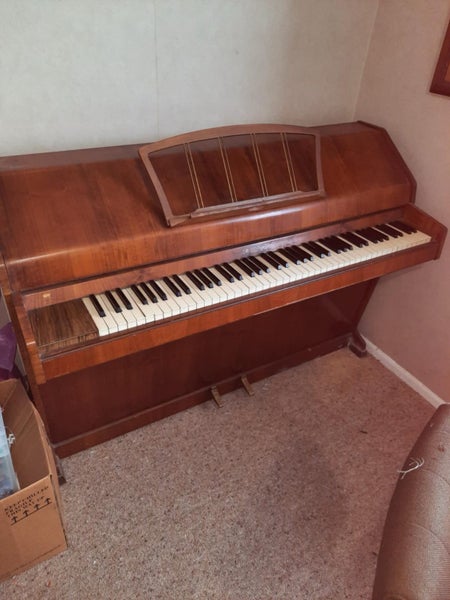 Spinnet Piano - free standing Carousel 1