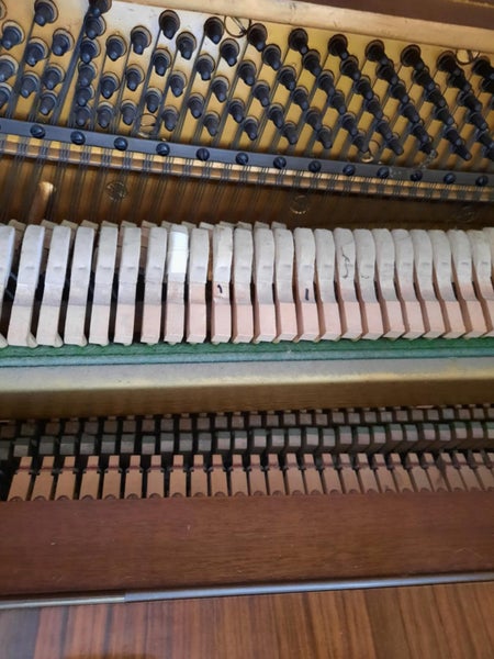 Spinnet Piano - free standing Carousel 3