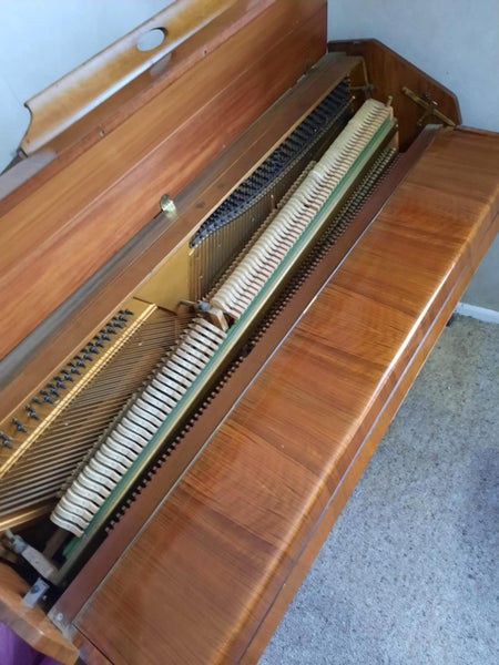 Spinnet Piano - free standing Carousel 2