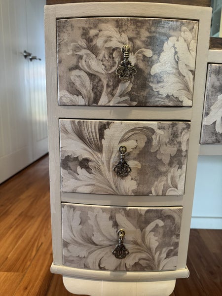 Dresser Carousel 3
