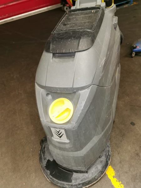 PRICE REDUCE! Karcher scrubber machine Carousel 1