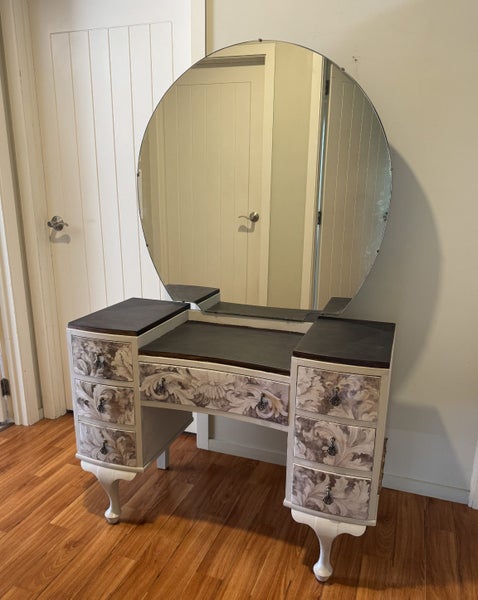 Dresser Carousel 1