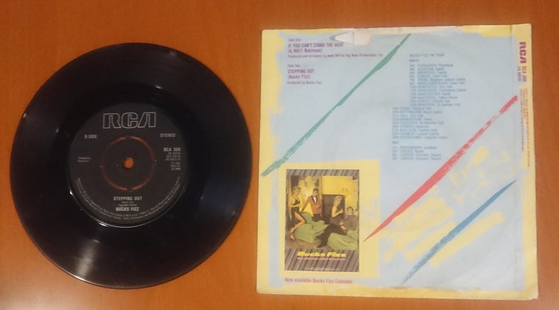 BUCKS FIZZ "IF YOU CAN'T STAND THE HEAT/STEPPING OUT" picture cover Carousel 2