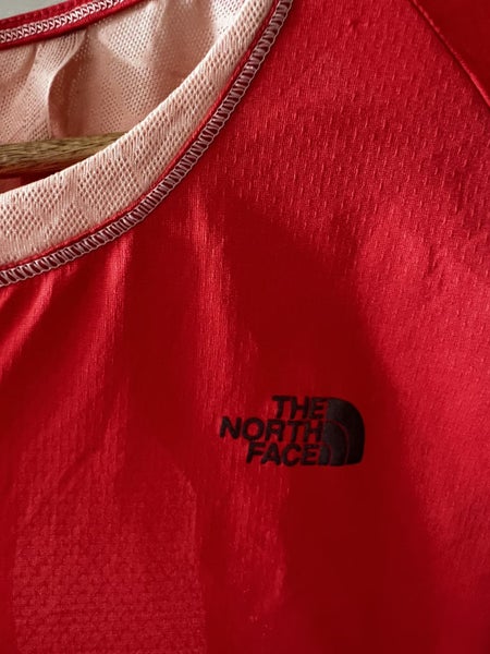 North Face tee. Size M Carousel 4