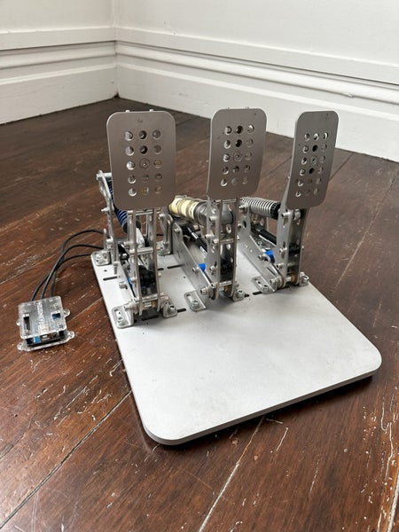 Heusinkveld Ultimate Pedals Carousel 1