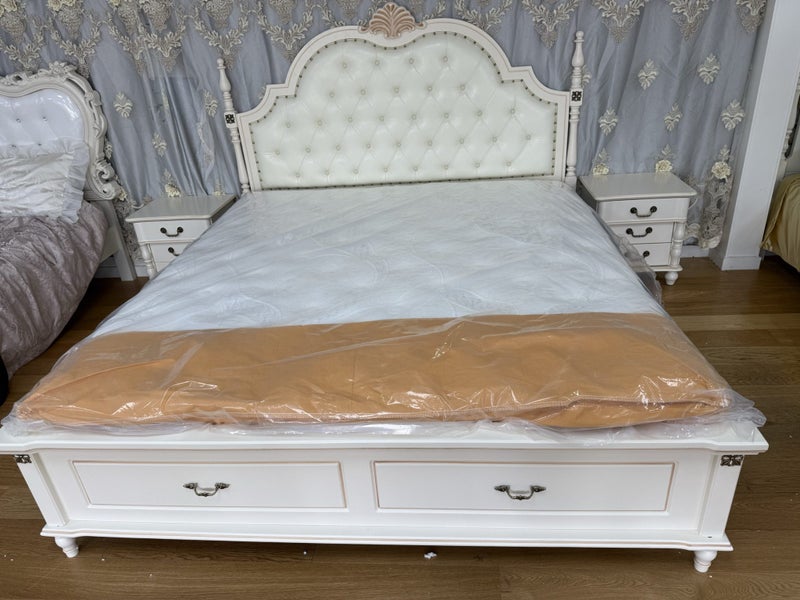 Super king bed with base Carousel 1