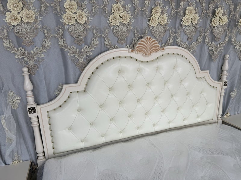 Super king bed with base Carousel 5