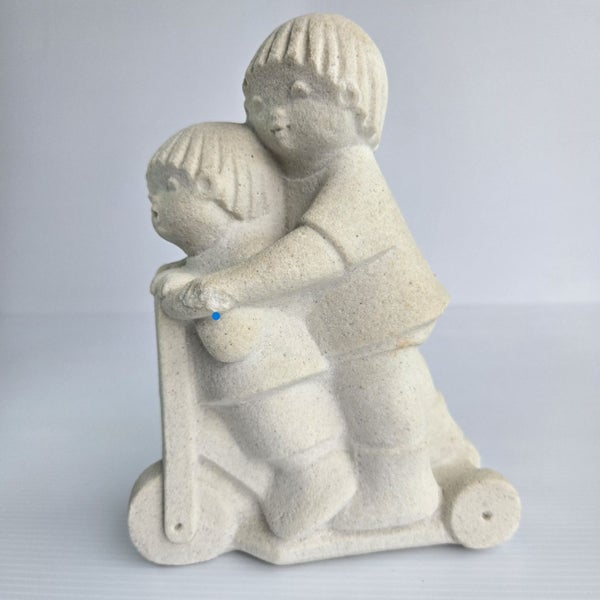 Marbell Stone Art Belgium Siblings on Scooter Figurine 1970-198063002898076545115