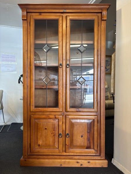 Outback Furniture Solid Pine Leadlight Glass Door Bookcase/ Display Cabinet Carousel 1