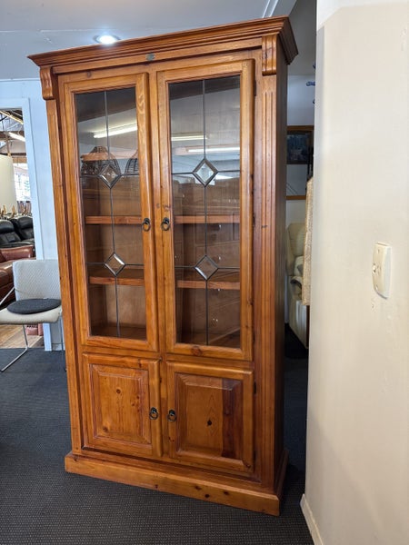 Outback Furniture Solid Pine Leadlight Glass Door Bookcase/ Display Cabinet Carousel 2