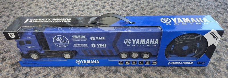 Yamaha Racing RC model truck 1:32 Carousel 1