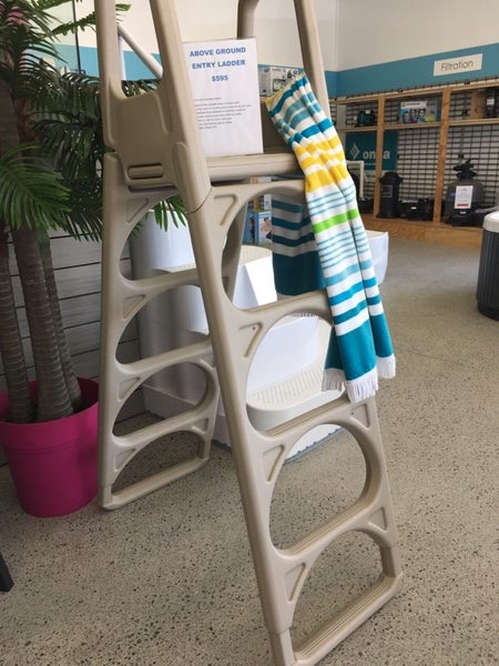 Above ground ladder or deck ladder Carousel 1