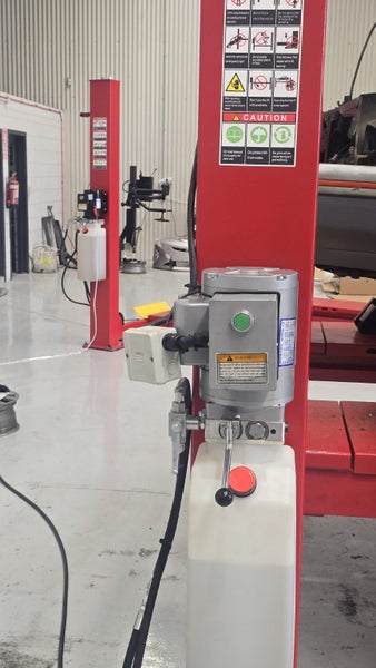 4 Post Wheel Alignment Hoist, 5000kg, 5M Runway Carousel 6