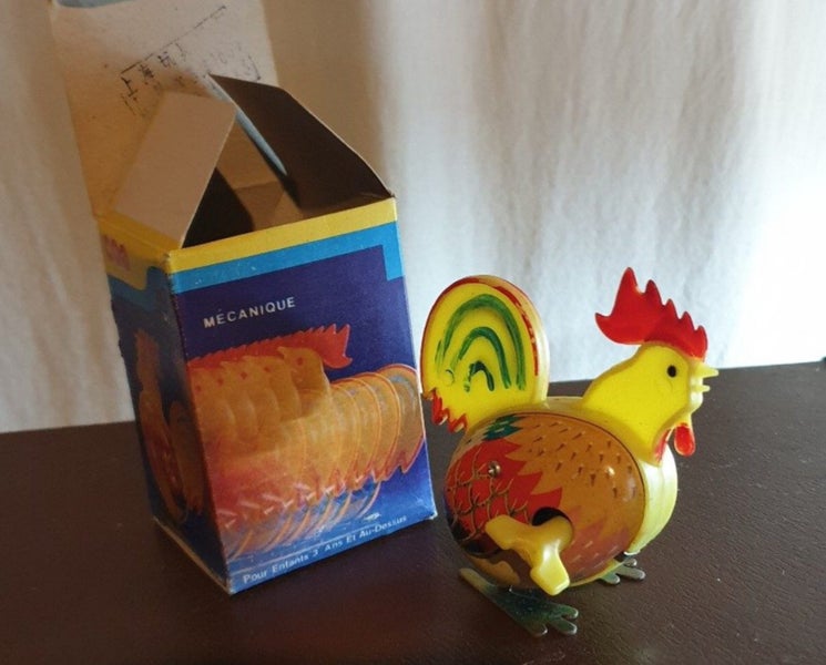 Collectible tin rooster. 3.5 inch. Wind up and go, with box. Carousel 1