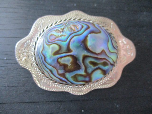 (NK9) VINTAGE - Large SILVER PAUA BROOCH - elaborate engraving.... Carousel 1