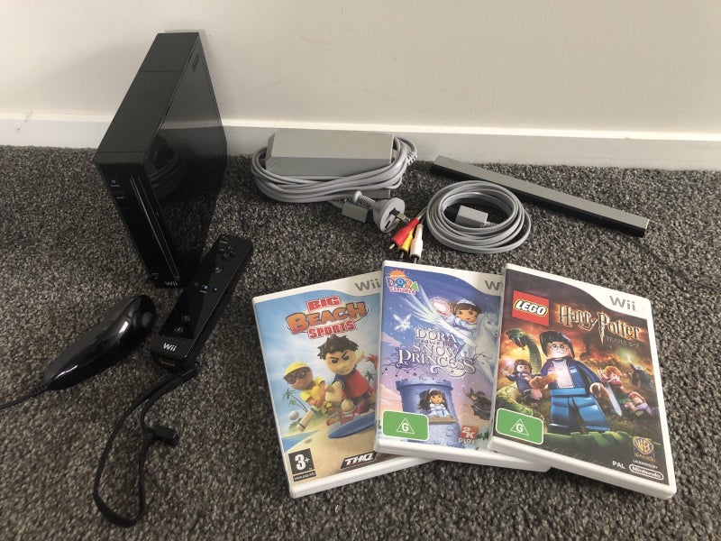 Nintendo Wii Console / Controller / Games x3 +1 - Awesome Setup! Carousel 1