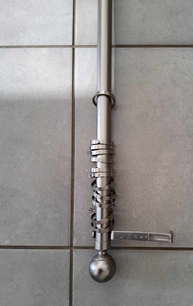 Good Quality Brushed Chrome Curtain Rod and Rings 2520mm long Carousel 2