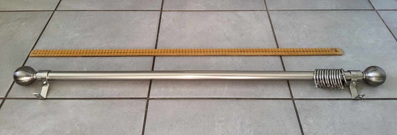 Good Quality Brushed Chrome Curtain Rod and Rings 1060mm long Carousel 2