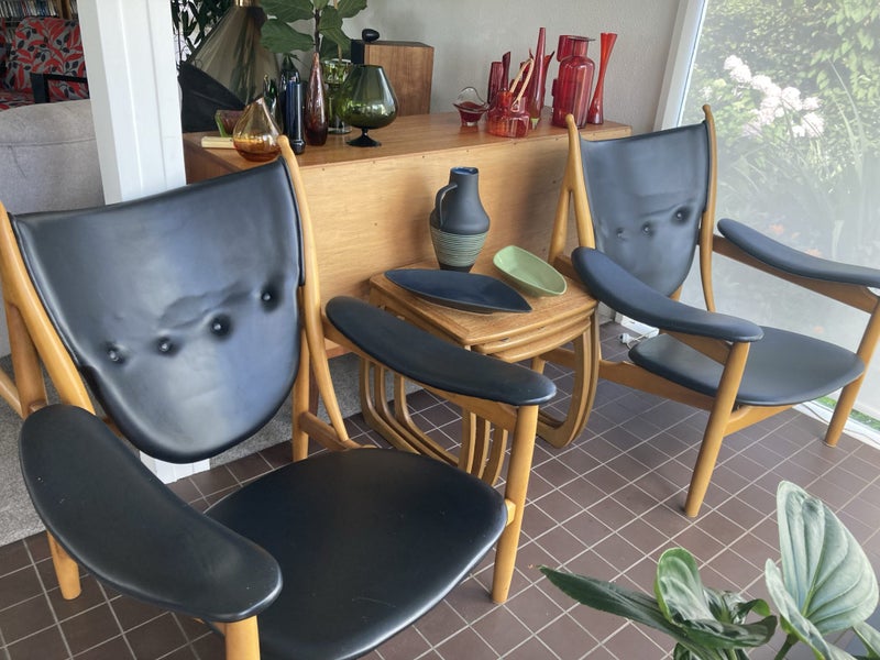 Superb large pair of Mid-Century chairs Carousel 1