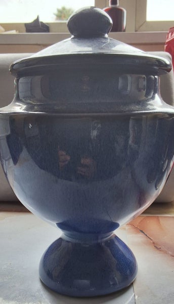 LARGE BEAUTIFUL DEEP BLUE POT LIKE VASE Carousel 1