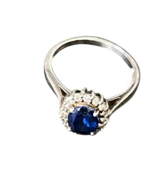 Sapphire Ring Carousel 1