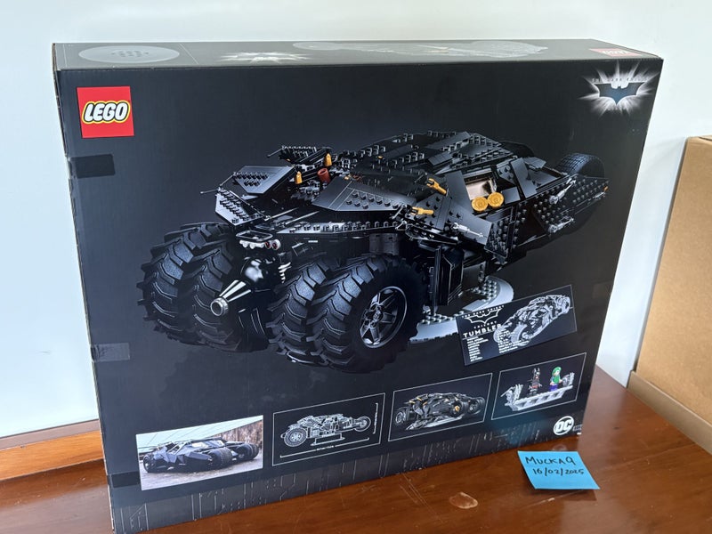 LEGO ** Batmobile Tumbler ** NEW Carousel 2
