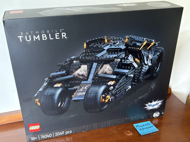 LEGO ** Batmobile Tumbler ** NEW Carousel 1