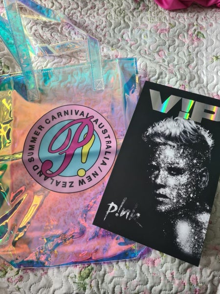 PINK VIP BOX Carousel 2