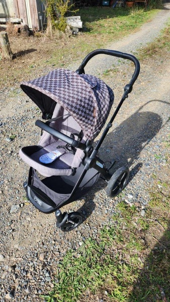 Mountain Buggy Cosmopolitan Carousel 1