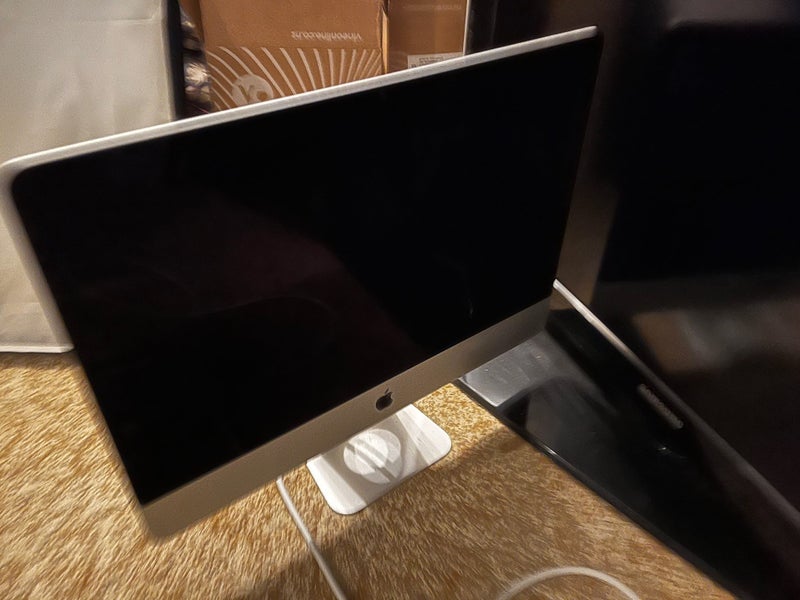 Apple 21.5” iMac. Carousel 1