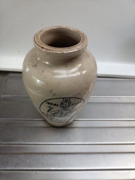 Stoneware bottle Carousel 1