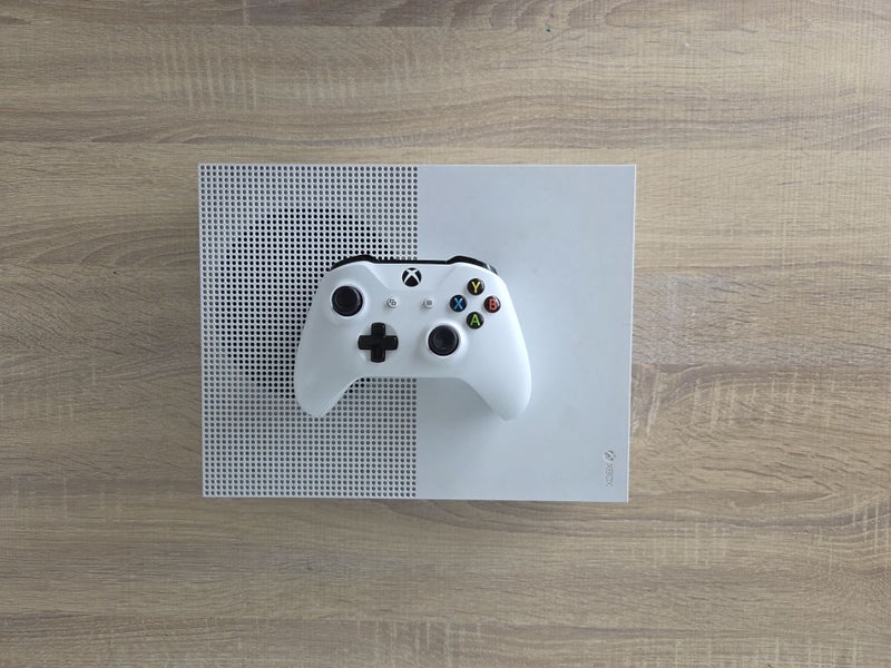 Xbox One S Console + Controller Carousel 1