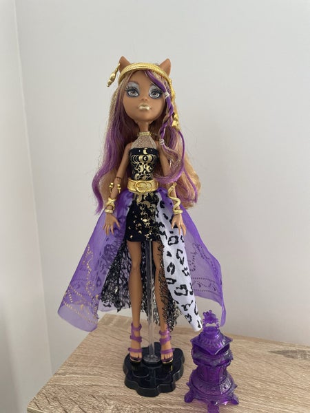 Monster High Clawdeen Wolf 13 Wishes doll Carousel 1