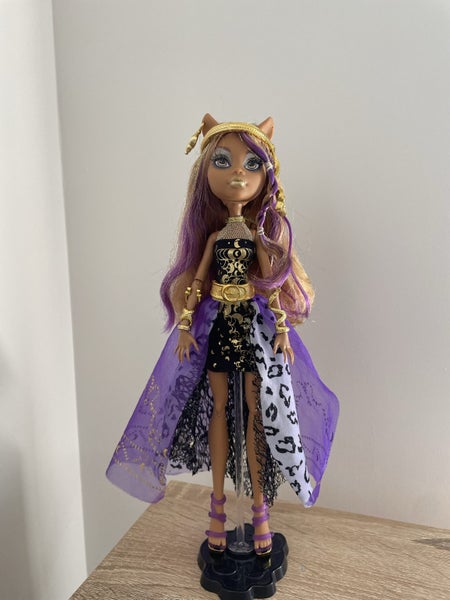 Monster High Clawdeen Wolf 13 Wishes doll Carousel 2