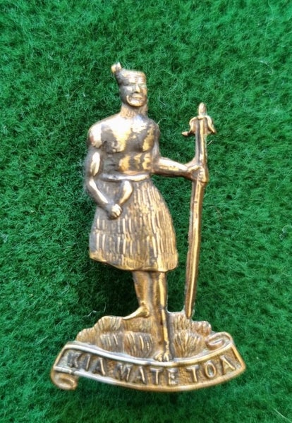 WW 1 NZ 8th Southland Rifle Regiment Collar Badge. Carousel 1