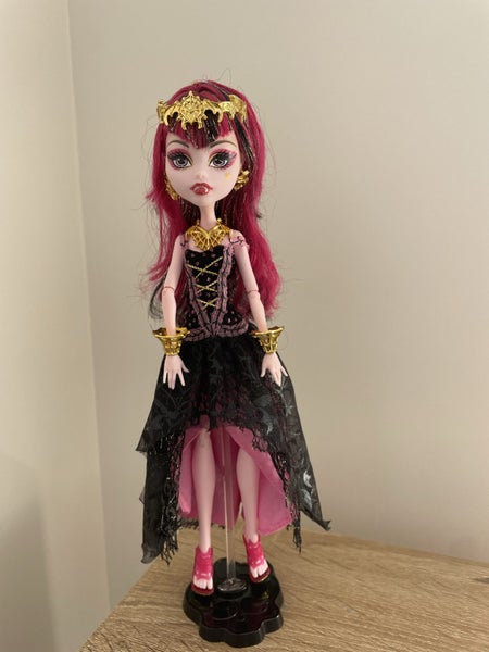Monster High Draculaura 13 Wishes doll Carousel 2