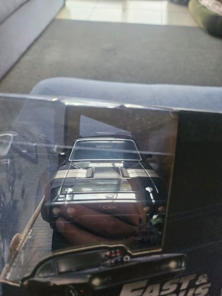 Doms Plymouth GTX ( Fast & Furious ) 1/24 scale by Jada Carousel 2