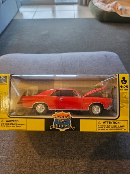 1966 Pontiac GTO 1/24 scale by New Ray Carousel 2