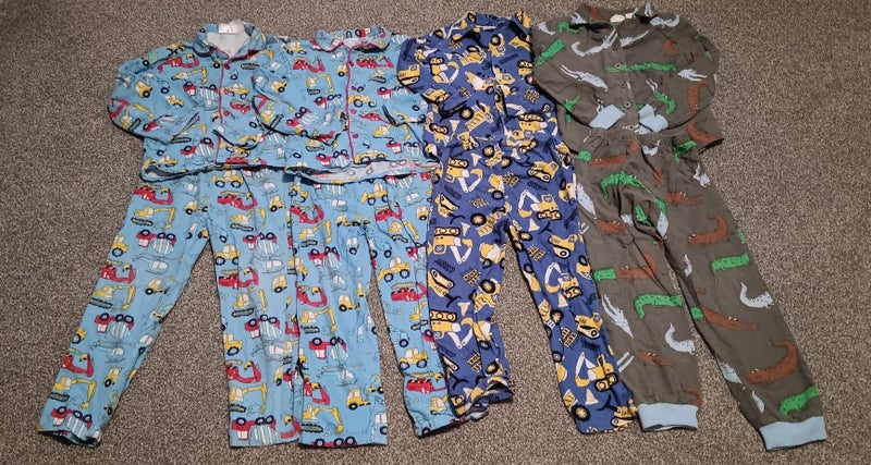 BOYS WINTER PJS SIZE 7 YEARS Carousel 1