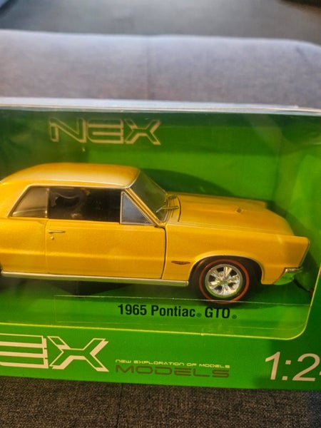 1965 Pontiac GTO 1/24 scale by Welly Carousel 2
